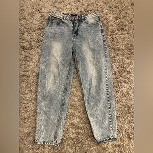 Pretty Little Thing BRAND NEW Lightwash Jeans